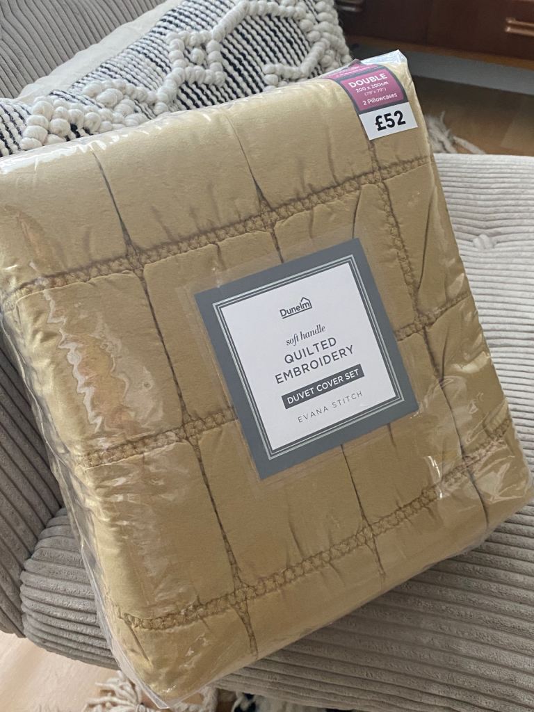 image for Quilted double duvet cover & 2 pillowcases. Brand new. 