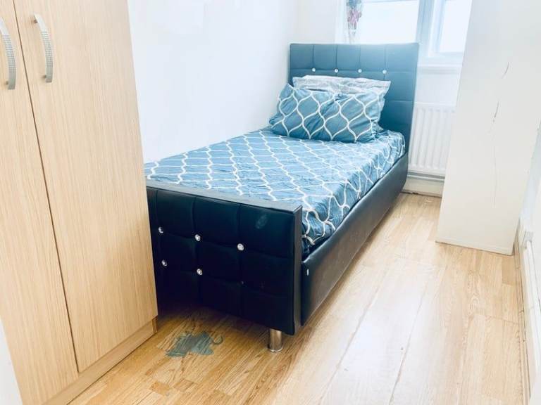 💙Single Room*All saints-Poplar*canary wharf-E14 6AX Available Now✅