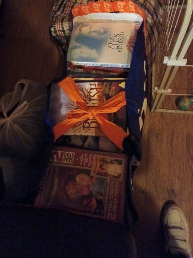 image for LARGE AMOUNT OF VHS VIDEO,S EX COND.