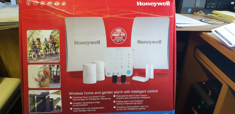 Honeywell  HS342XX Wireless Home Alarm with Intelligent Control plus accessories