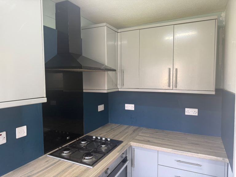 2 Bedroom Ground Floor Flat walking distance to General Hospital 