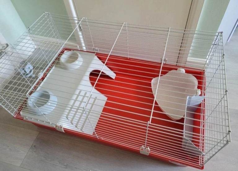 Large guinea pig cage with accessories 