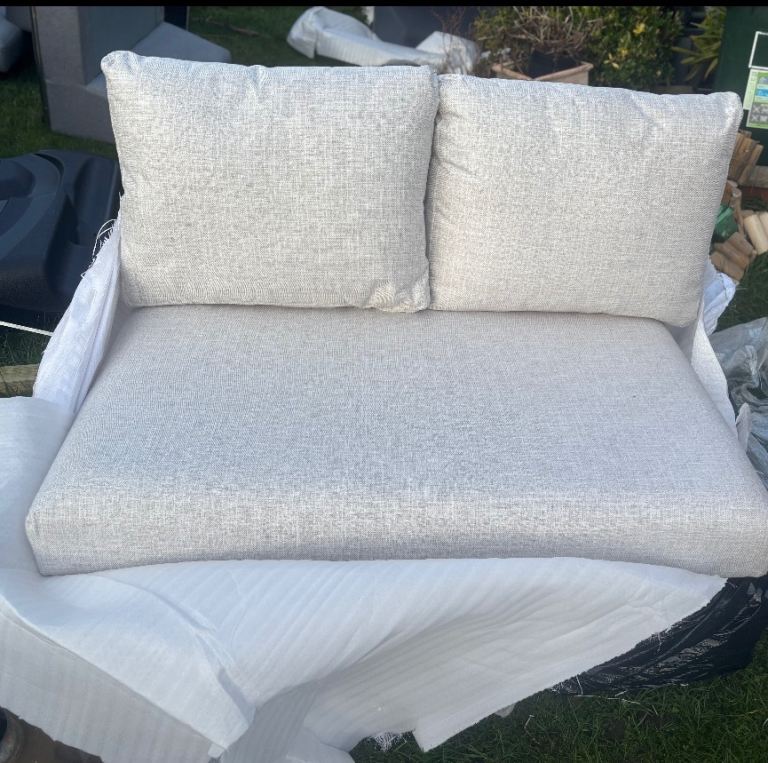 2 seater sofa piece new 