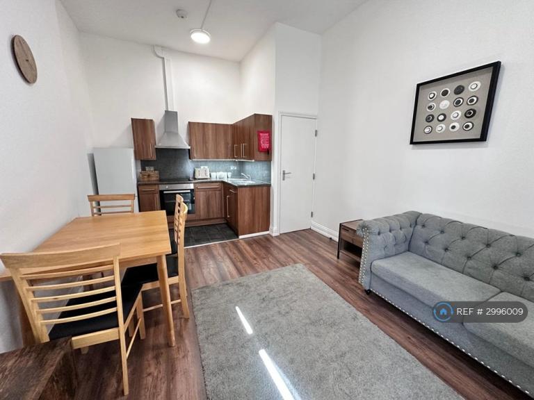 2 bedroom flat in Harrow Road, London, W9 (2 bed) (#2996009)