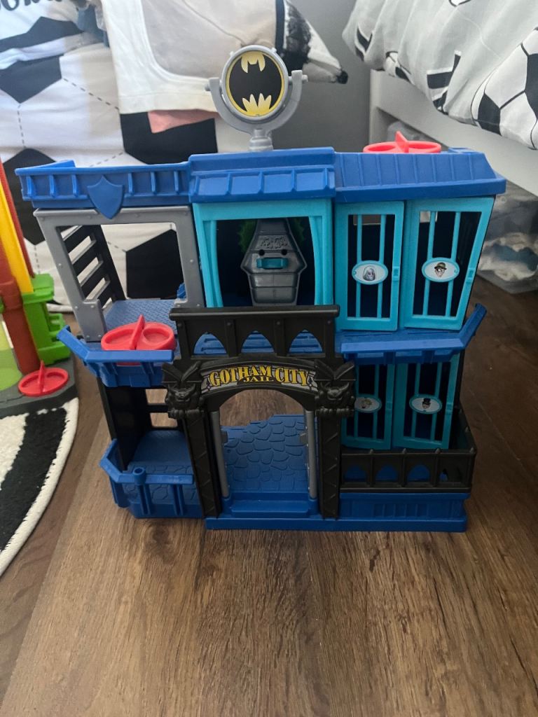 Batman Imaginext playsets and figures