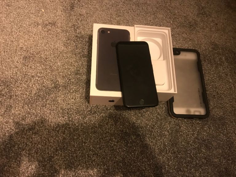 APPLE IPHONE 7 UNLOCKED GOOD CONDITION 