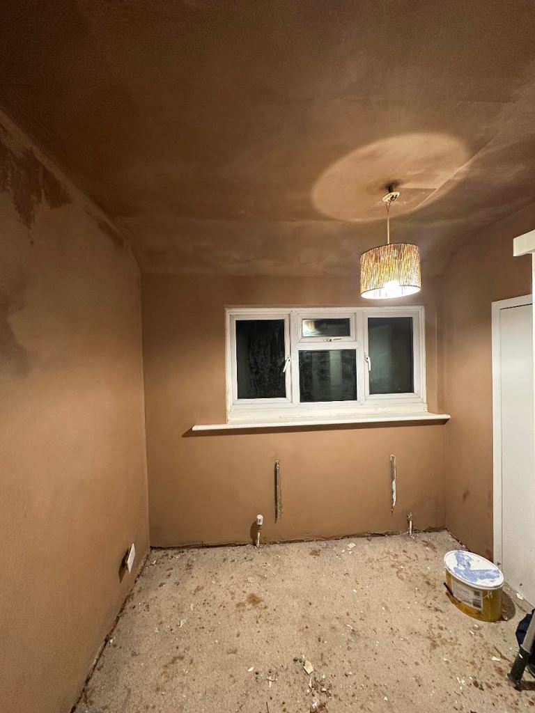 Painter & Decoration - Plaster - Wall Panel & Wallpaper installation - Handyman - Media wall