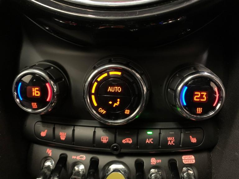 2020 MINI Electric Hatch Cooper SE 32.6kWh Level 3 Hatchback 3dr Electric Auto (184 ps) - PAN ROO...