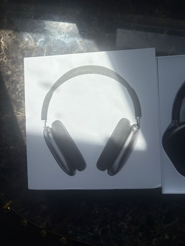 Apple AirPods Max Headphones Space Grey with Smart Case