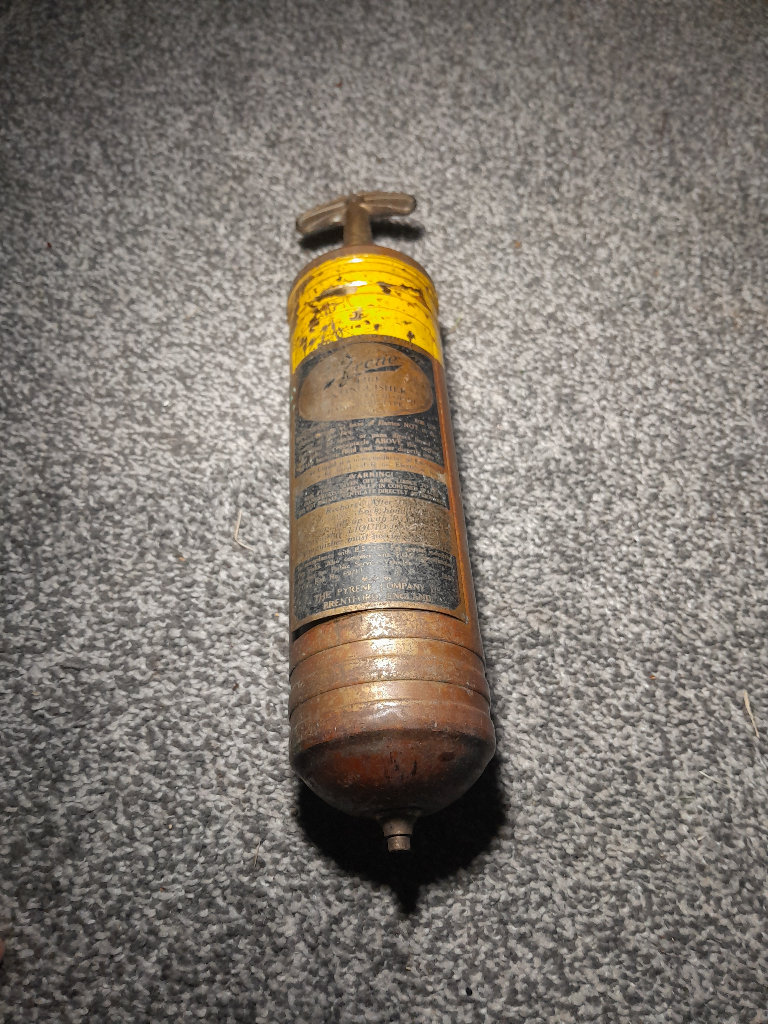 Pyrene vintage 🔥 extinguisher 