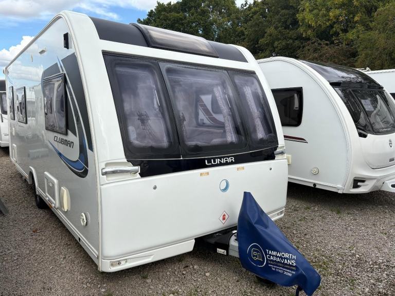 LUNAR CLUBMAN ES - 3 BERTH CARAVAN WITH END WASHROOM + MOTORMOVER