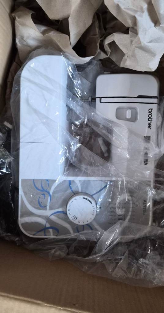Brother AE1700 17-Stitch Sewing Machine, 45x20x37, White Brand new