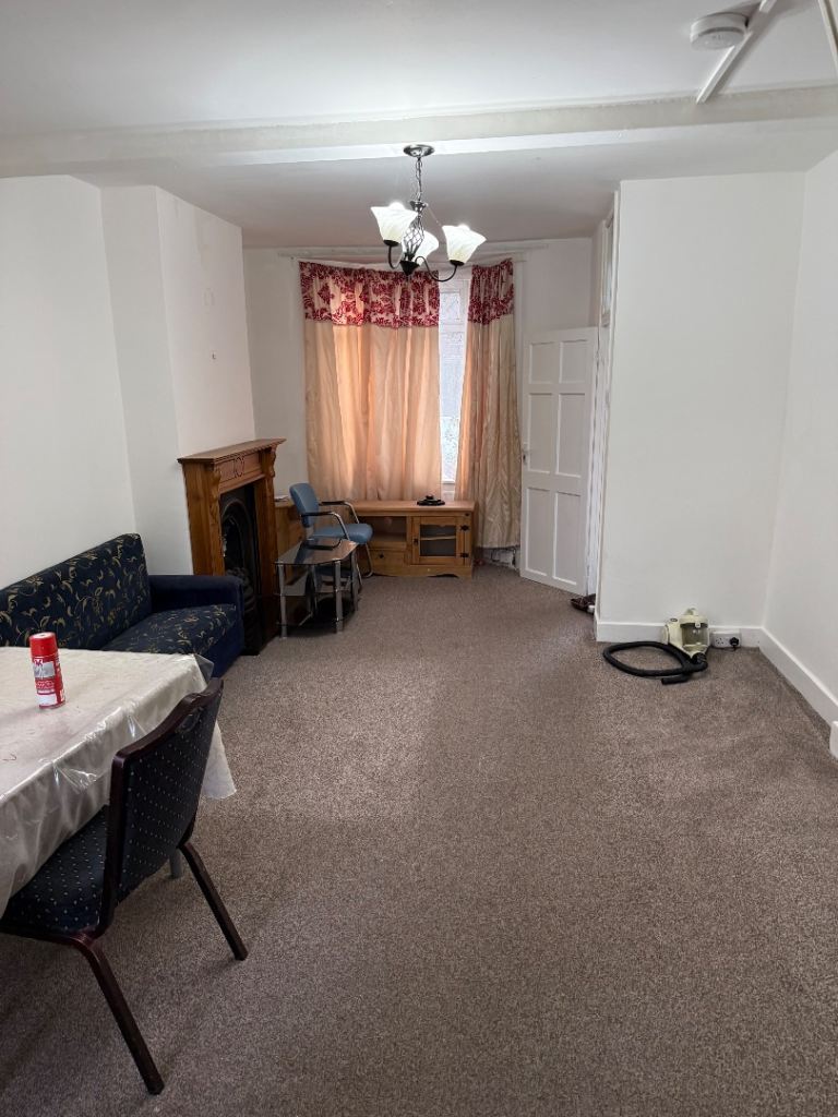 Nice 2 Bedroom Terrace House, Near Stratford, West Ham & Plaistow London E15  