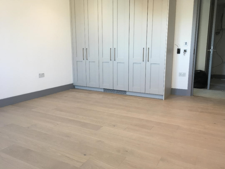 Exclusive Gated Lux 3 Bed 2 Bath Open Plan Balcony Flat Car Park Share Garden NearRailTubeBusShops