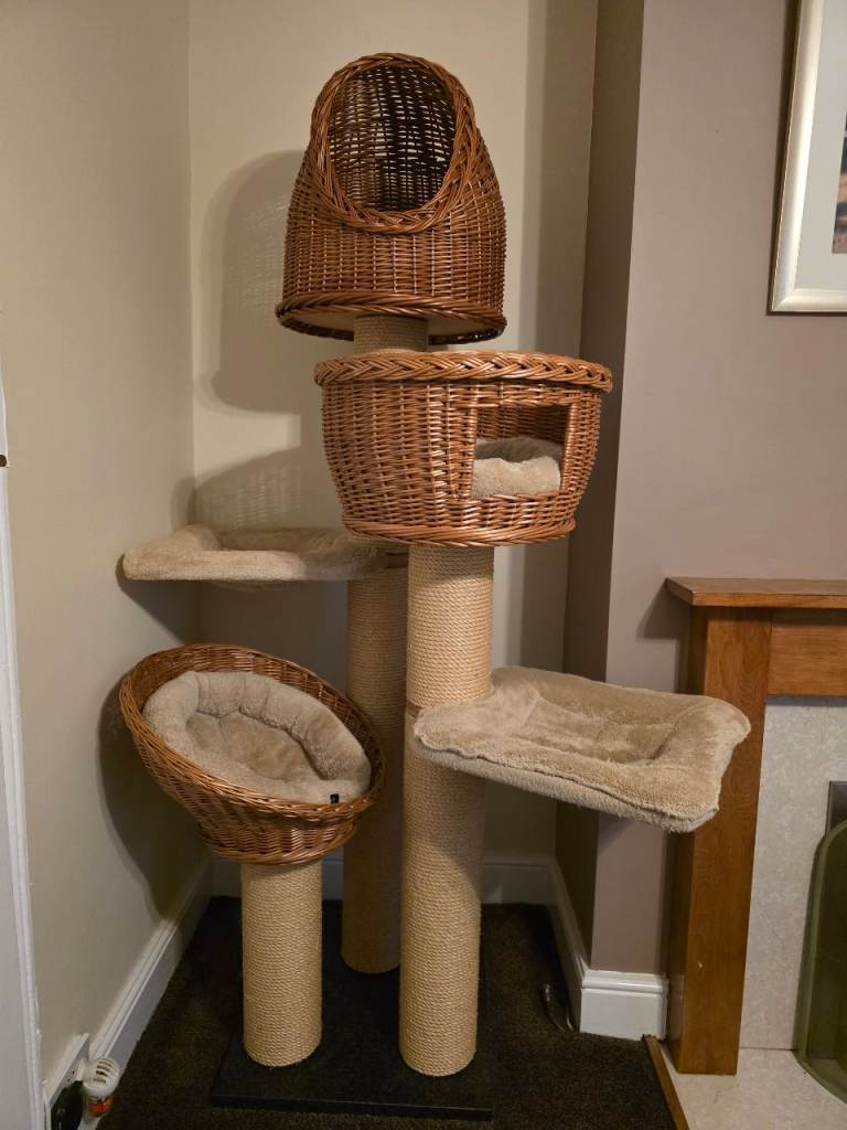 Luxury Cat Tower by Tigga Towers 