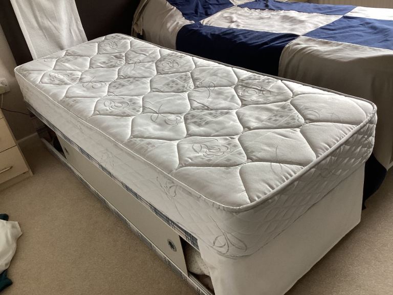 Single Mattress – Good Condition, Clean 2ft 6