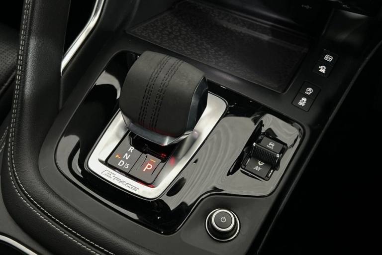 2021 21 JAGUAR E-PACE 1.5 P300E 12.17KWH R-DYNAMIC S SUV 5DR PETROL PLUG-IN HYBR