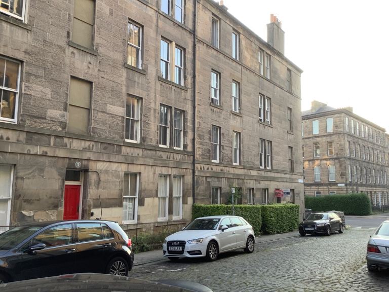 3 Double bedroom flat in Newington area