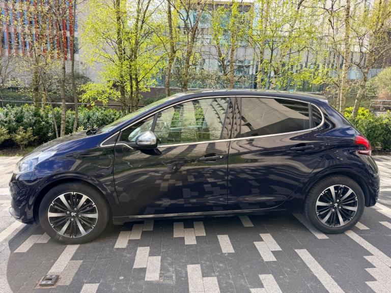 2016 Peugeot 208 1.2 PureTech Allure Premium 5dr HATCHBACK Petrol Manual