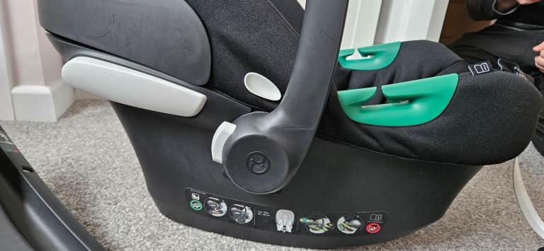 Cybex Aton B2 i-Size Infant Carrier Car Seat with Isofix Base