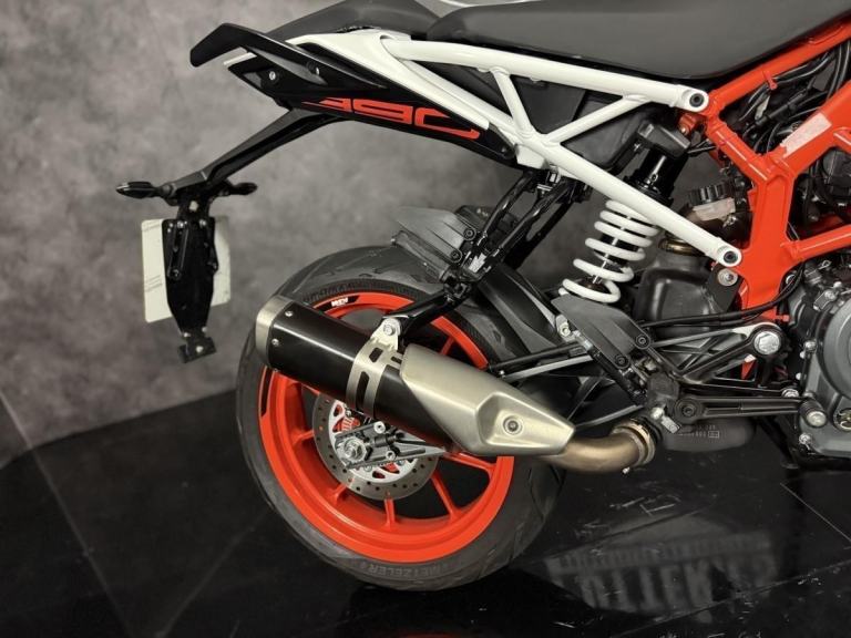 KTM 390 Duke *Genuine 1500 miles!*