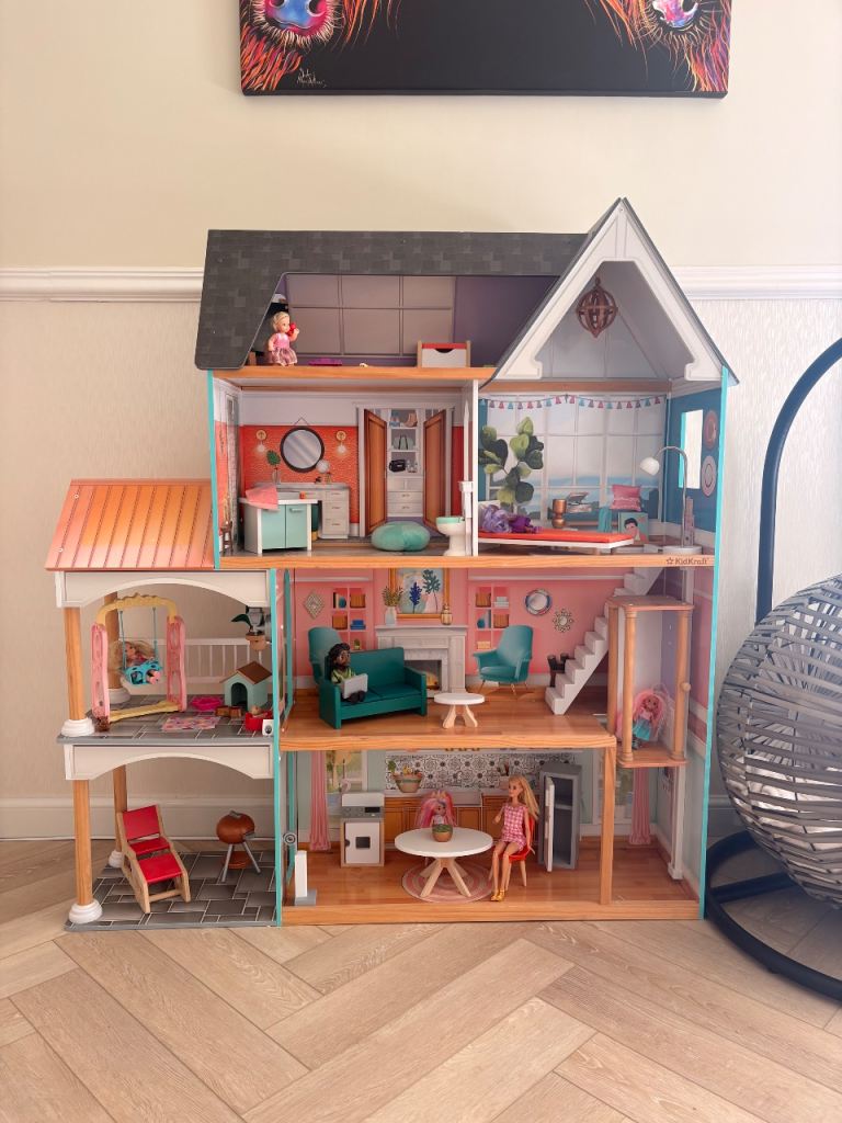 Kidkraft extra large doll house including furniture 
