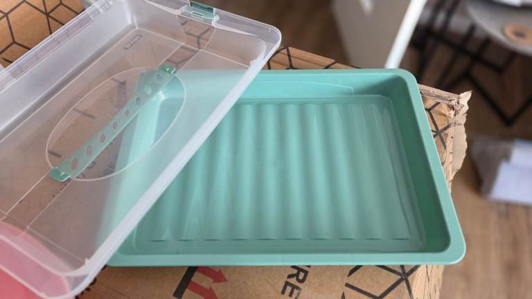 Plastic Lunch Boxes & Cake Carrier
