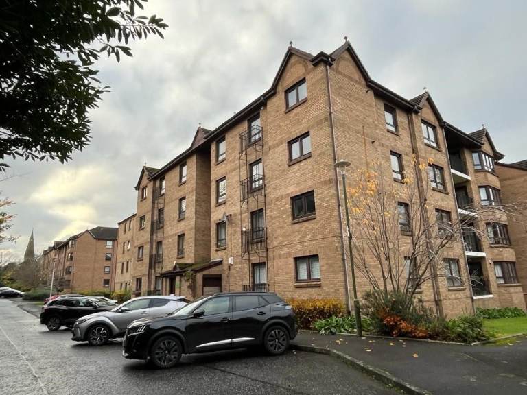 2 Bedroom, Furnished Flat with Parking, Craigend Park, Liberton 