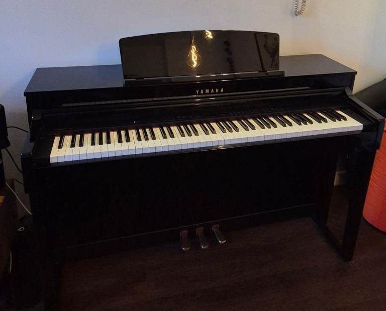 Yamaha Clavinova CLP470 piano