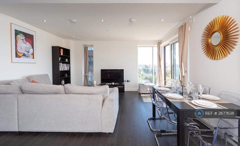 2 bedroom flat in Reminder Lane, London, SE10 (2 bed) (#2677638)