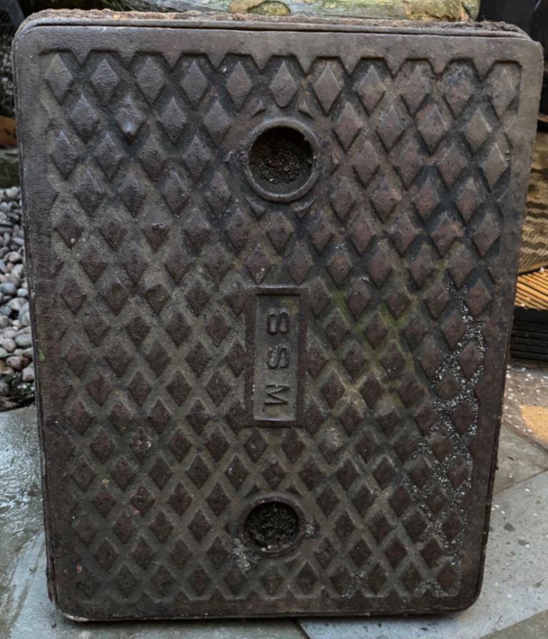 Old imperial size Cast Iron Manhole Cover +frame Replacement used 20.5inch x 26 inch / 52cm x 66.5cm