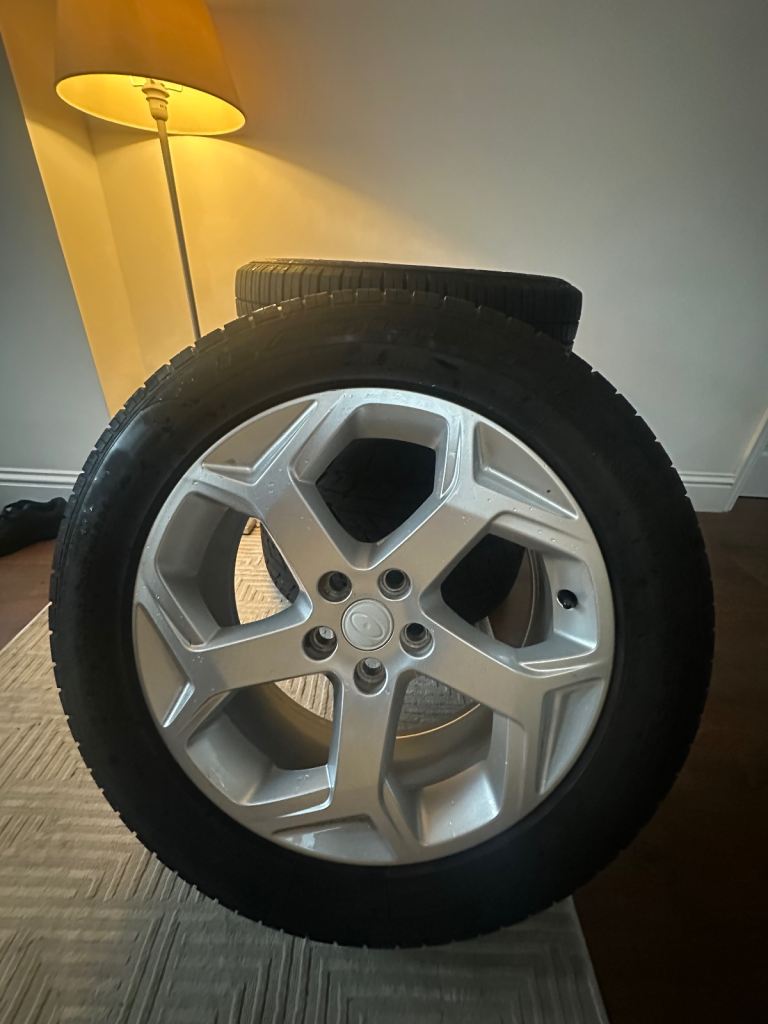 Genuine Range Rover 20" 5084 Alloy Wheels, Good Year Tyres