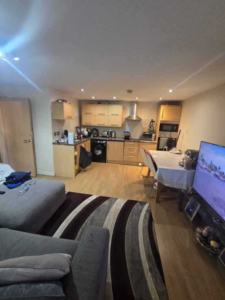 2 bedroom flat in Spacious 2-Bedroom, 2-Bathroom Flat, IG11