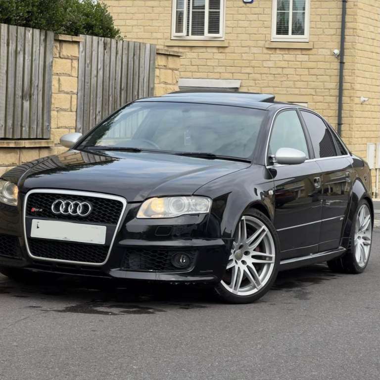 Audi RS4 B7 Saloon in Black, Big spec Wingbacks, Sunroof, Blinds, Bose etc