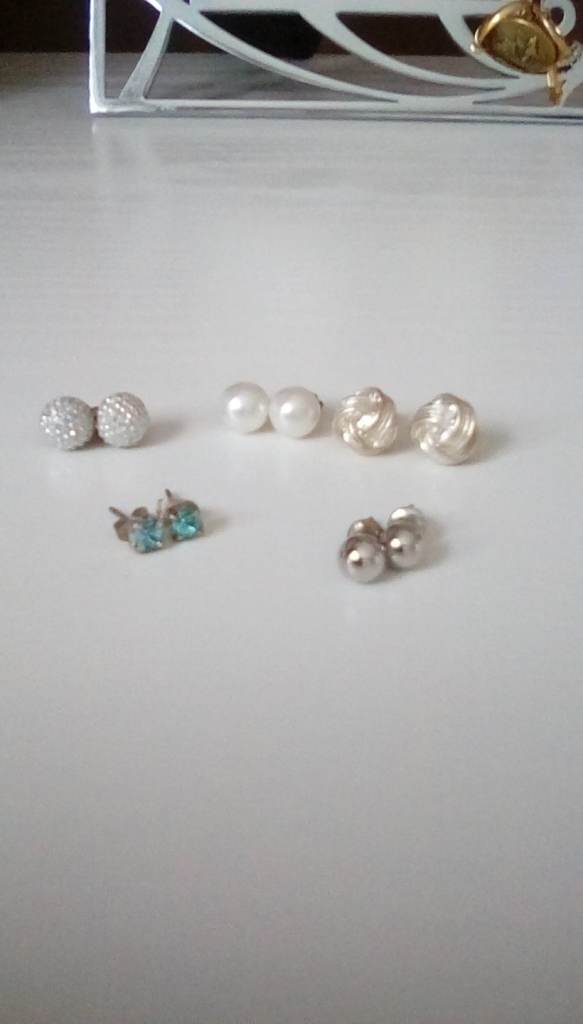 5 Pairs of Stud Earrings