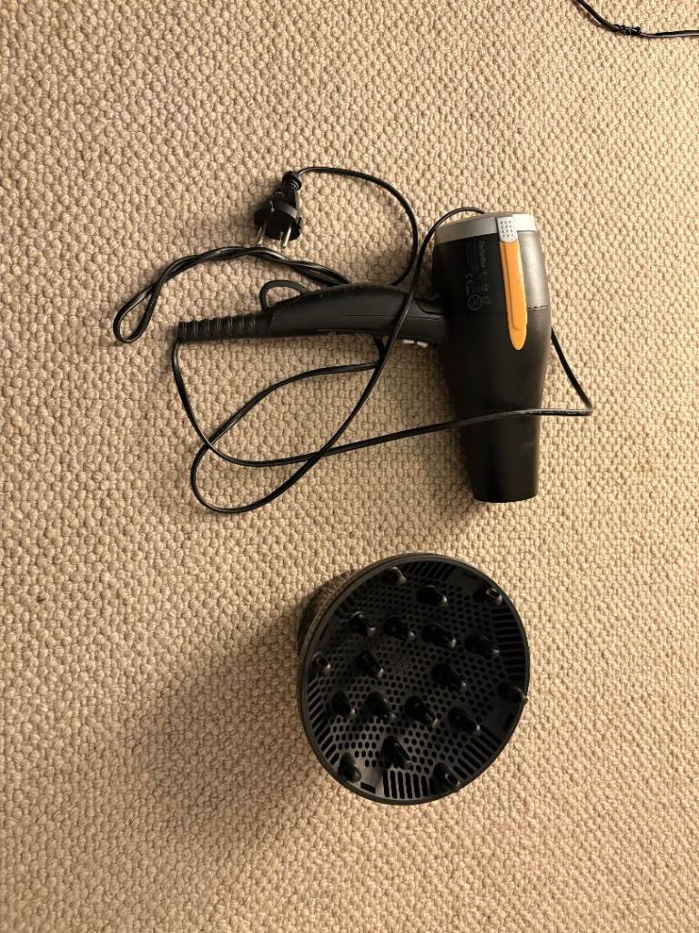 Hairdryer + unviersal diffuser