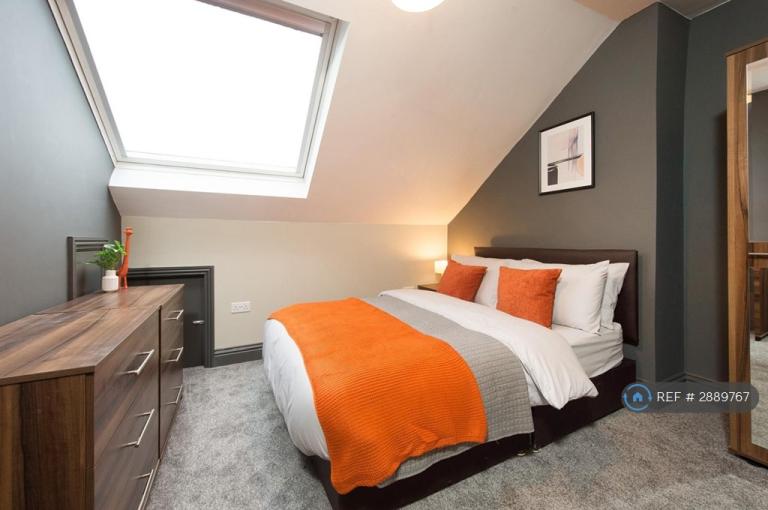 1 bedroom in Sholebroke View, Leeds, LS7 (#2889767)