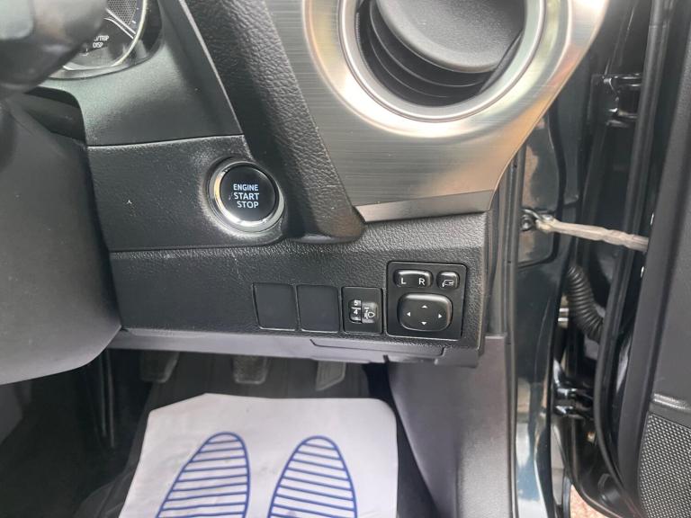 2014 Toyota Auris 1.6 V-Matic Icon 5dr HATCHBACK PETROL Manual