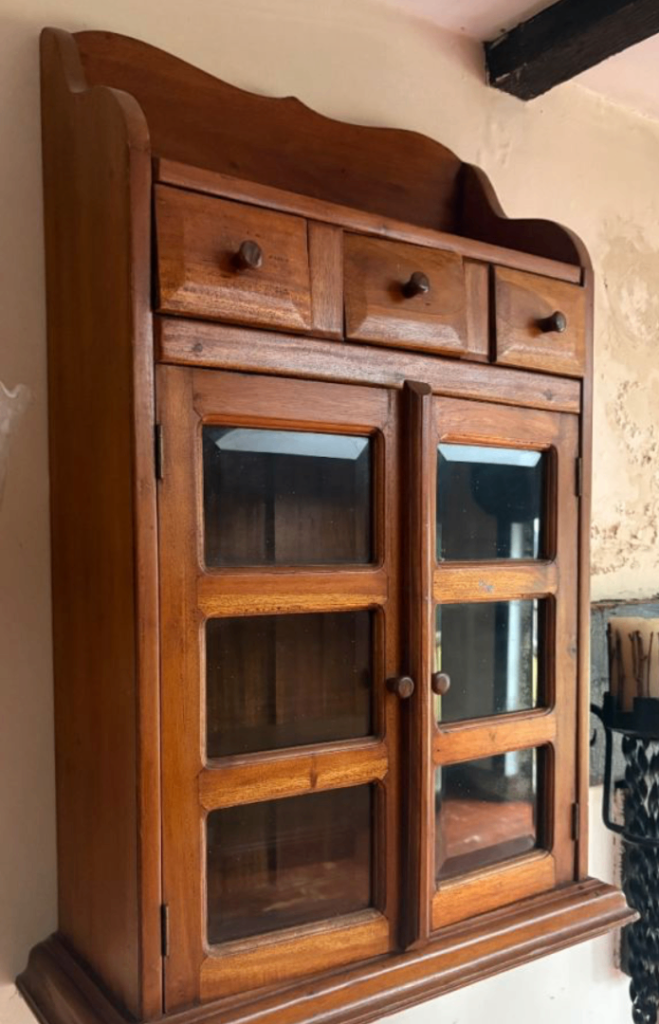 Vintage Shabby chic wall unit / shelf / storage