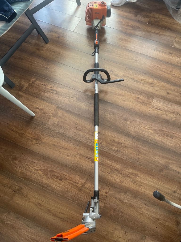 STIHL PETROL HEDGE TRIMMER