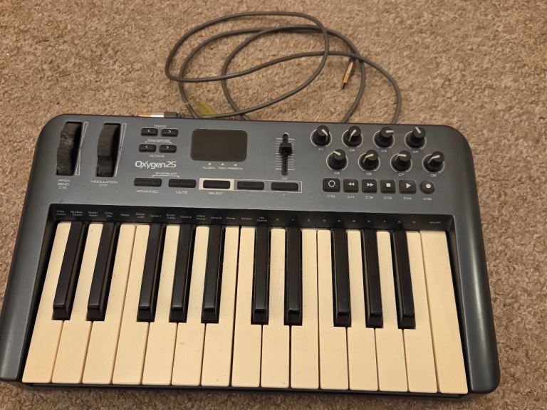 image for M-Audio Oxygen 25 (3rd Gen) USB MIDI Keyboard Controller