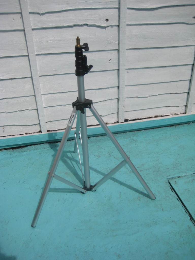 FalconEyes Four Section Adjustable Light Stand Model L-2440A with Carry Bag for £20.00
