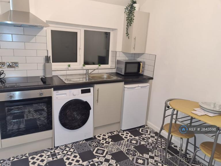 1 bedroom flat in Birchwood Avenue, Long Eaton, Nottingham, NG10 (1 bed) (#2843598)