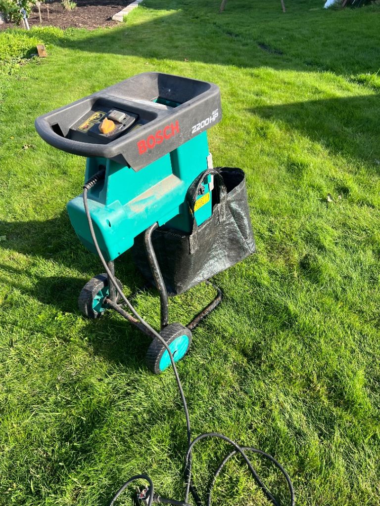  Bosch AXT 2200 HP 2200W Mains Garden Shredder
