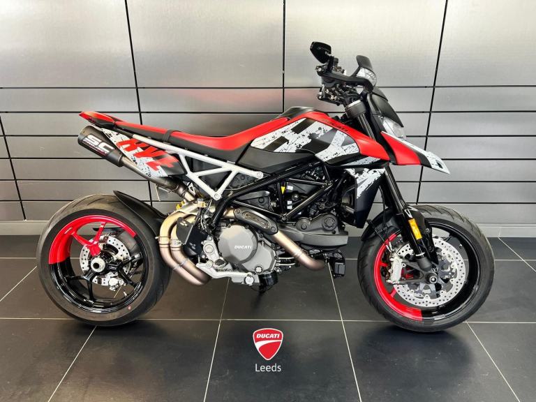2024 DUCATI HYPERMOTARD 950