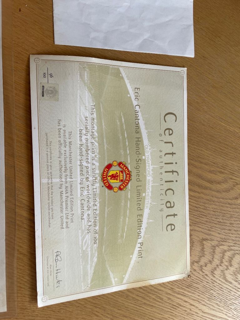 ( LE ROI )    MANCHESTER UNITED LEGEND.  Eric cantona signed memorabilia 