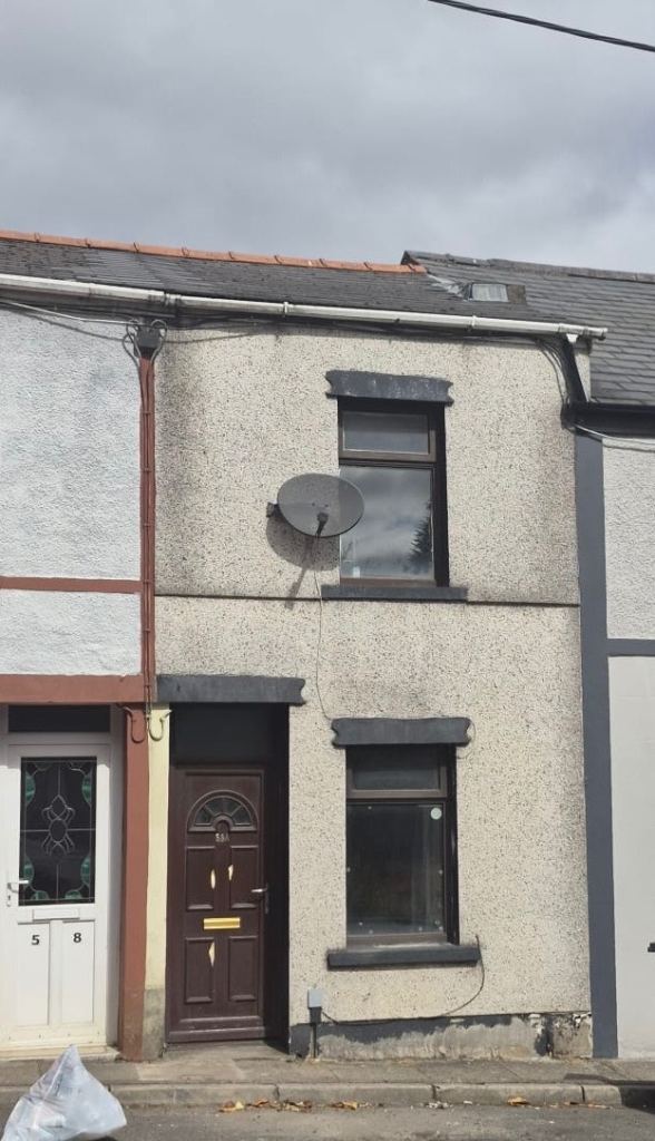 2 bedroom house for sale Tredegar  (freehold)