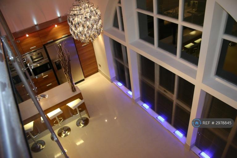 3 bedroom flat in Tythe Barn Lane, Solihull, Birmingham, West Midlands, B90 (3 bed) (#2978845)