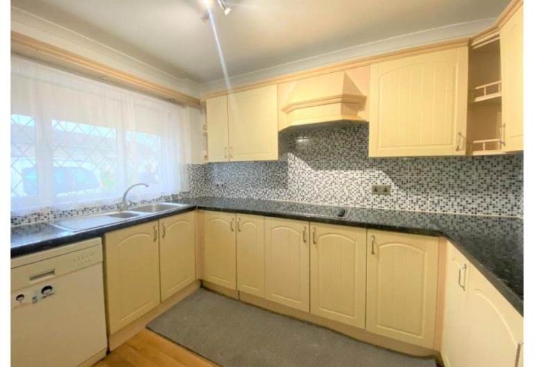 3 bedroom ( extended-large conservatory)