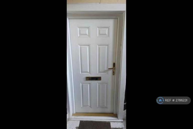 2 bedroom flat in Mccallum Avenue, Glasgow, G73 (2 bed) (#2786231)